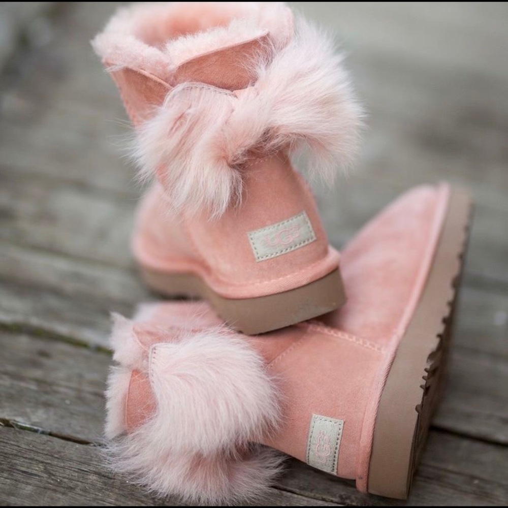 COPY - UGG FLUFF BOW MINI SUNTAN  size 7
